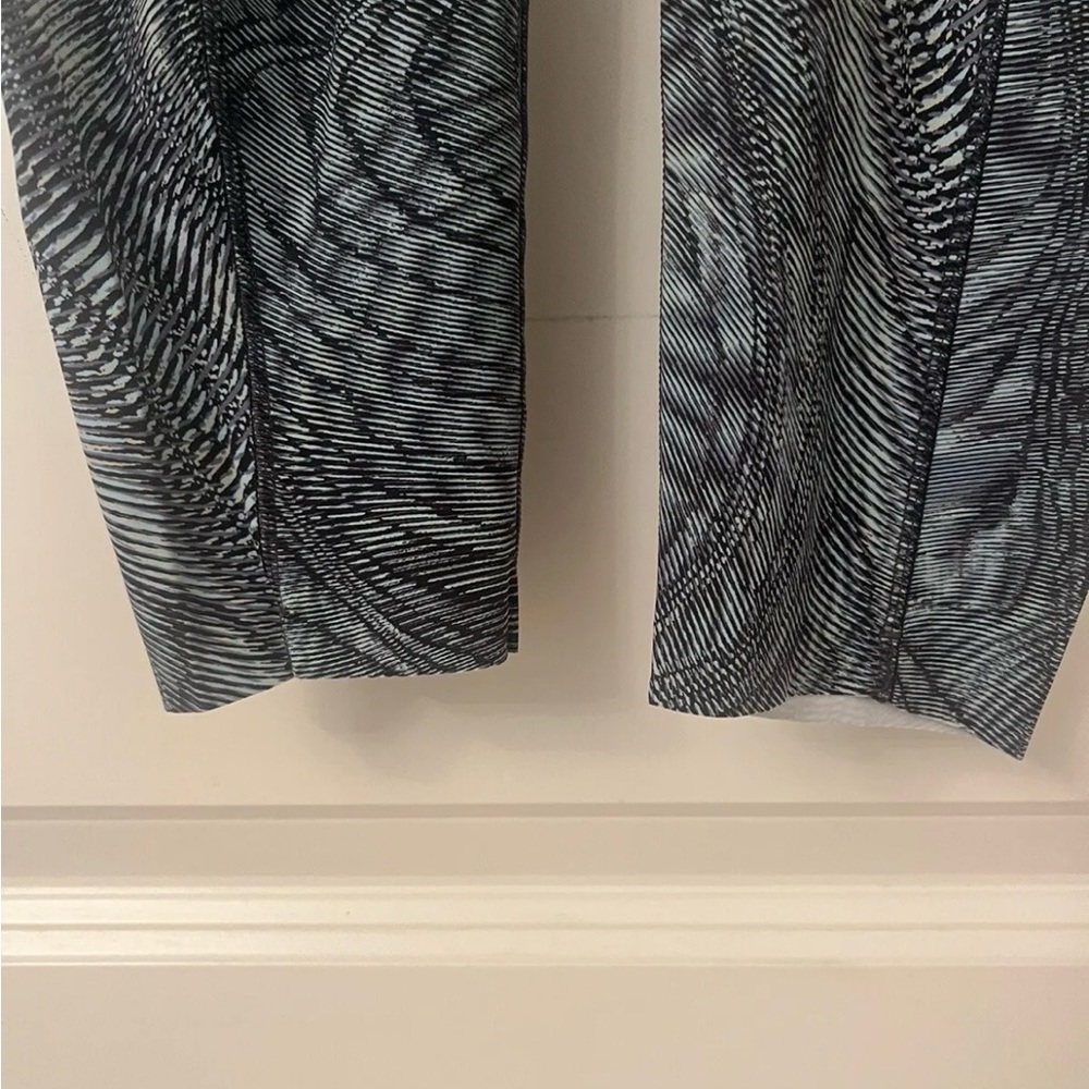 Lululemon Fast and Free Tight 25” Dimensional Icing Blue Multi Size 4 - Picture 9 of 9